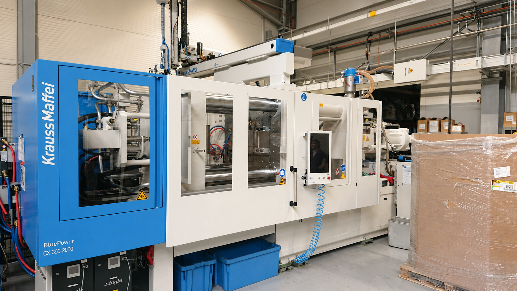 Injection moulding machine in production